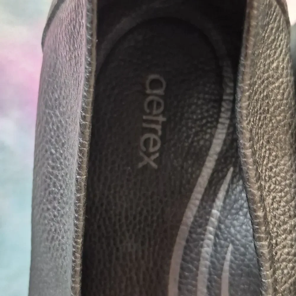 Aetrex Size 40 Black Leather Flats - NWOT